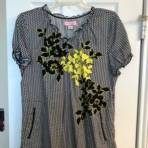 KOI L Scrub Top. Pre-Owned but looks new & true to size!  Smoke Free Home!